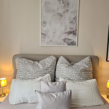 Home Away From Home Stylish Central Netflix Kitchen Wiesbaden Luaran gambar