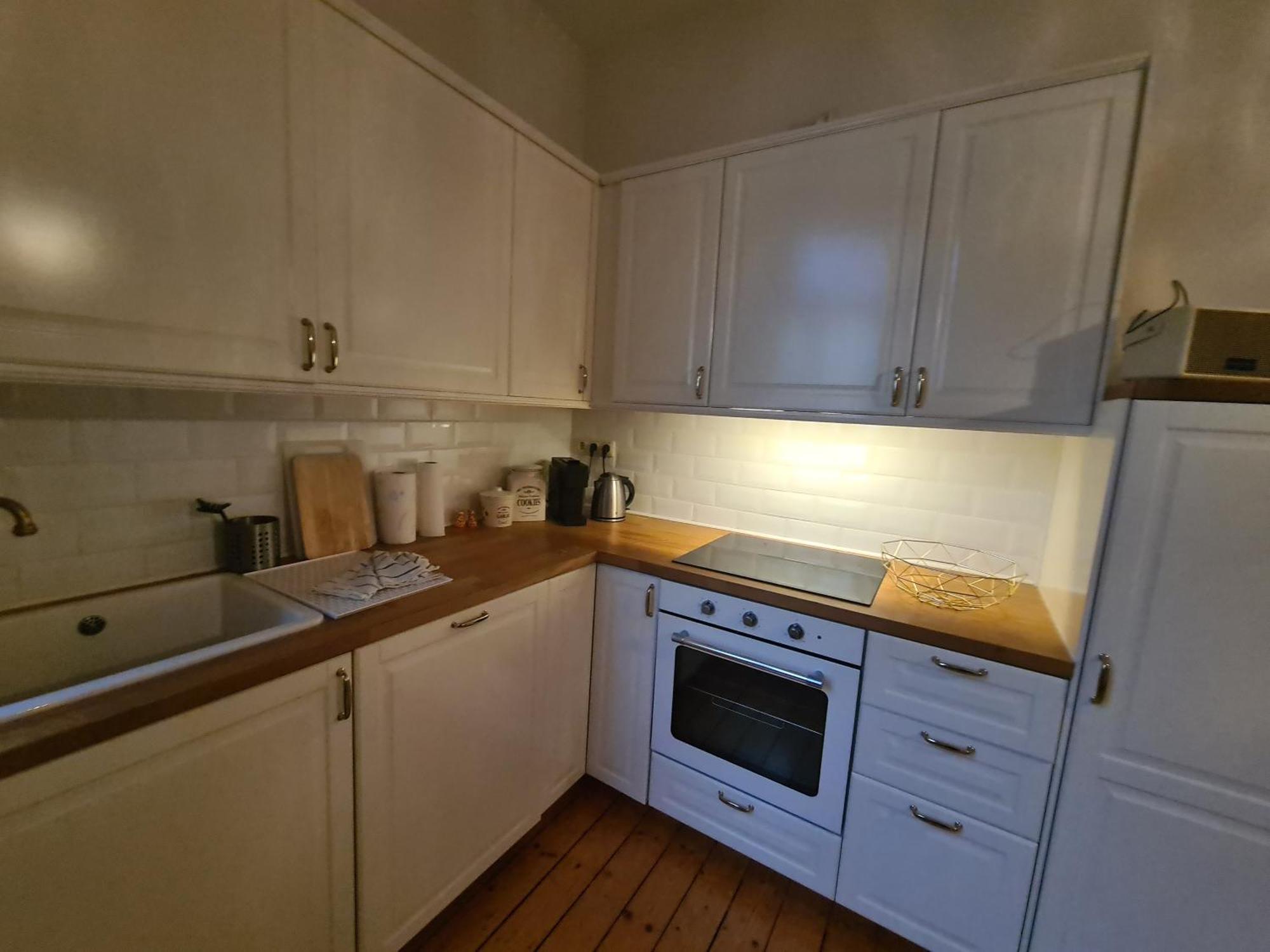 Home Away From Home Stylish Central Netflix Kitchen Wiesbaden Luaran gambar